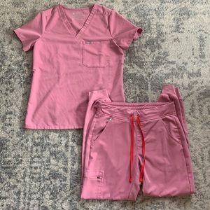 Figs small chalk pink scrub set